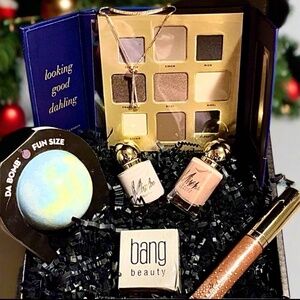 Luxury Holiday Beauty Gift Set - Perfect for Festive Glamour